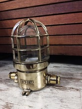 kafesli ve kafessiz navigasyon lambaları