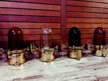 kafesli ve kafessiz navigasyon lambaları