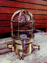 kafesli ve kafessiz navigasyon lambaları